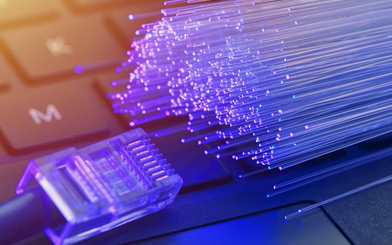 تفاوت فیبر نوری با خطوط تلفن؛ عصر جدید شبکه اینترنت 2 تفاوت فیبر نوری با خطوط تلفن